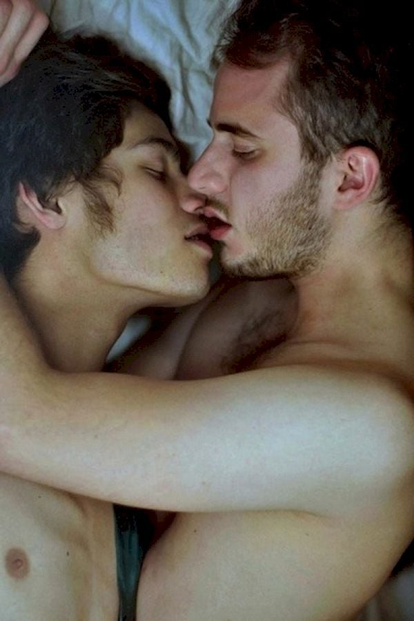 Kissing Couple Porn - Real Sexy Gay Couples Kissing and Hugging Pics & Vids