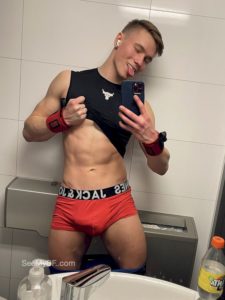 Sexy boys naked selfies . Pics and galleries