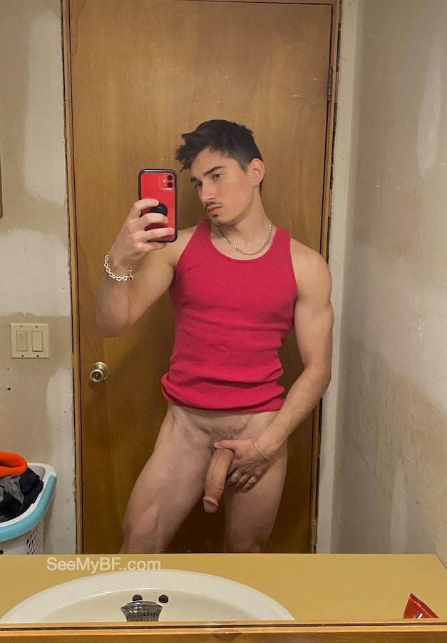 Nude Guy With Cam Phone Taking Nude Pics. Cock dick naked nude nude guy