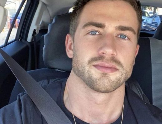 Blue eyes gay stud makes naked selfies and amateur porn pictures from his car showing hot muscular guys